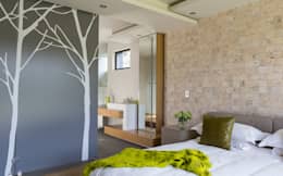 Casa em Blair Atholl: modern Bedroom por Nico Van Der Meulen Architects 