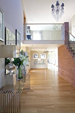 steading conversion: Corredores, halls e escadas modernos por adam mcnee ltd 