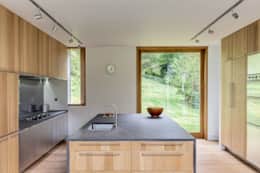 The Nook: Cozinhas modernas por Hall + Bednarczyk Architects 