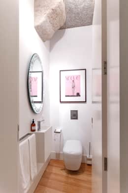 Banheiros minimalistas por Home Staging Factory 