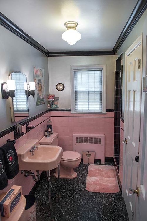 Inspiring Roberts Rosa E Preto Banheiro Makeover Renovação Retro fotografia digital é a seção de Decorar um banheiro rosa 
