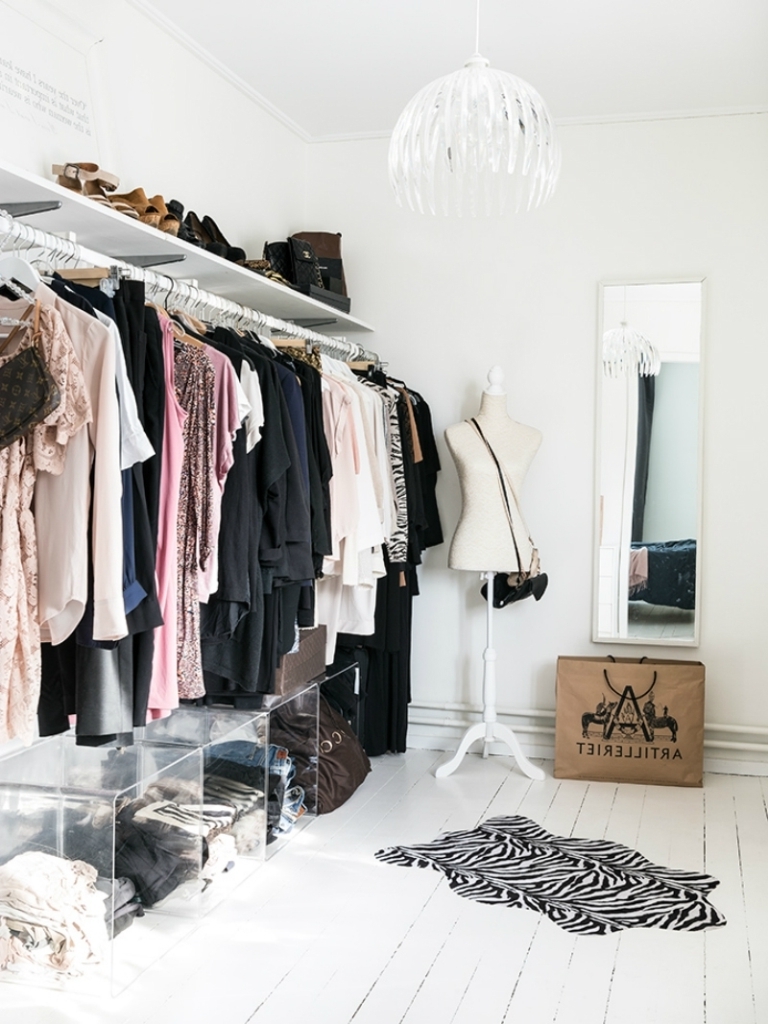 30 idéias chiques e modernas abertas do armário para indicar seu papel de parede do wardrobe são parte de idéias minimalistas do armário 